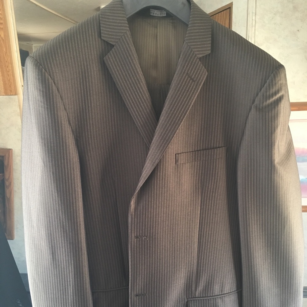Caravelli 2 piece suit